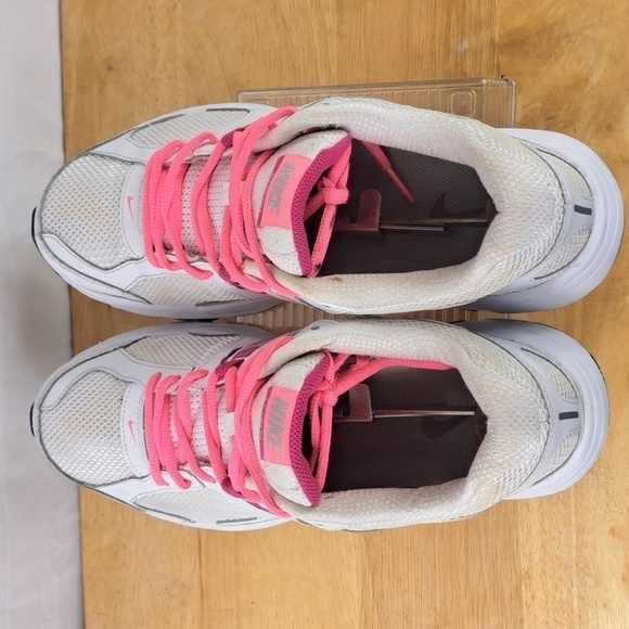 Nike Dart 10 reslon motion fit women's size 11 white & pink running shoes - Picture 4 of 8